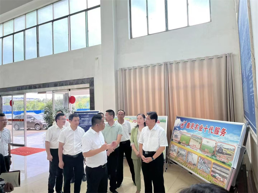 湖南省委常委、統(tǒng)戰(zhàn)部部長(zhǎng)隋忠誠(chéng)調(diào)研鑫亮糧油，推動(dòng)農(nóng)產(chǎn)品加工及農(nóng)業(yè)社會(huì)化服務(wù)發(fā)展